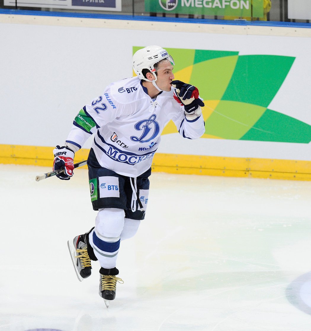 Alexandr Ovečkin si zápas v Praze proti HC Lev užil. Vstřelil jediný a vítězný gól.