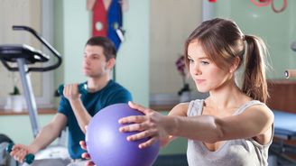 8 cviků, které pomohou od bolesti zad 8 cviků, které pomohou od bolesti zad