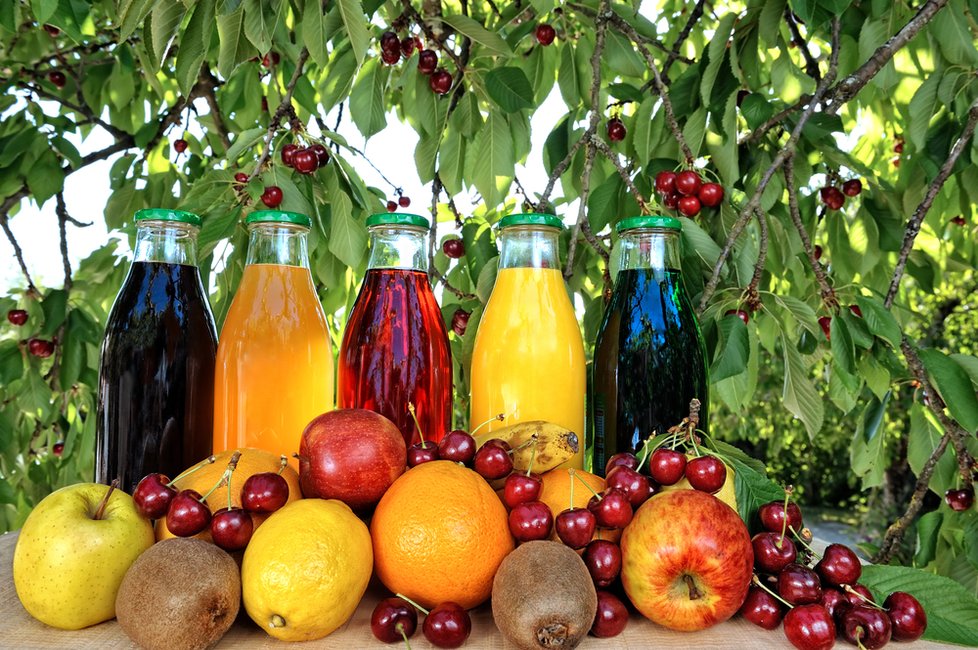 Červené ovoce je na železo bohaté také, navíc dodá i potřebný vitamín C.