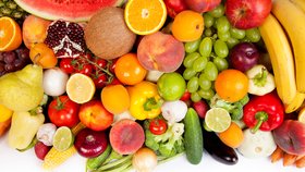 Zeleniny můžete sníst, co hrdlo ráčí, u ovoce ale buďte obezřetní. Obsahuje příliš mnoho sacharidů.