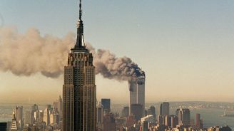 Teroristické útoky 11. září naučily Ameriku kupovat auta na dluh a milovat obří SUV Teroristické útoky 11. září naučily Ameriku kupovat auta na dluh a milovat obří SUV