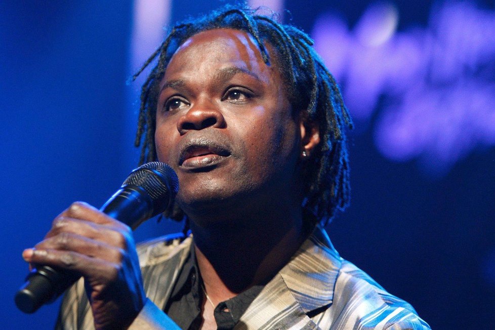 Senegalský hudebník Baaba Maal ukončil spolupráci s Oxfamem.