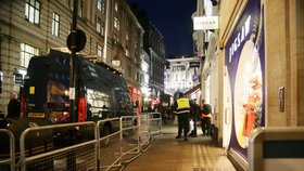 V Londýně údajně zazněla střelba, policie evakuovala stanici metra