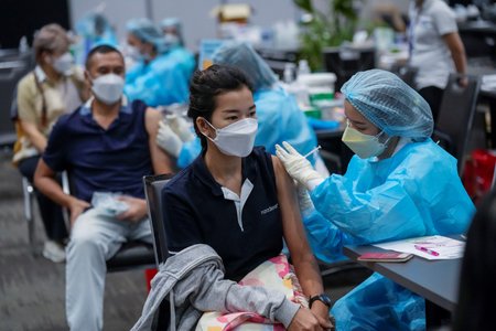 Oxfordská vakcína v Thajsku.
