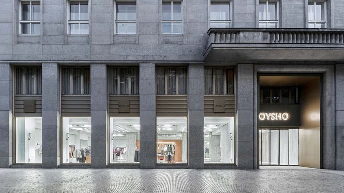 Španělská značka sportovního a volnočasového oblečení Oysho, která patří do skupiny Inditex, otevřela vlajkovou prodejnu v historickém Paláci Trinity naproti Prašné bráně. Španělská značka sportovního a volnočasového oblečení Oysho, která patří do skupiny Inditex, otevřela vlajkovou prodejnu v historickém Paláci Trinity naproti Prašné bráně.