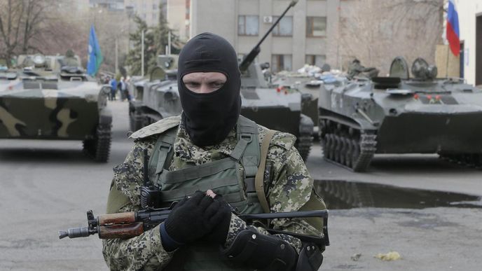 Ozbrojenec na východě Ukrajiny