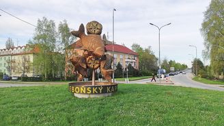 Na českých kruhových objezdech můžete vidět zvláštní ozdoby. Tady jsou ty nejlepší! Na českých kruhových objezdech můžete vidět zvláštní ozdoby. Tady jsou ty nejlepší!