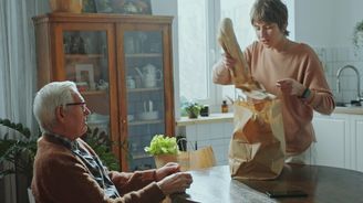 Pouze 33 % Čechů má naspořeno na důchod. Jak se na stáří připravit, aby vás nezaskočilo? Pouze 33 % Čechů má naspořeno na důchod. Jak se na stáří připravit, aby vás nezaskočilo?