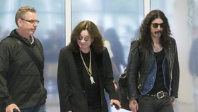 Ozzy Osbourne na letišti v Praze