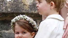 Jak to malé princezně Charlotte a jejímu bratrovi slušelo na svatbě tety Pippy? 