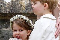Jak to malé princezně Charlotte a jejímu bratrovi slušelo na svatbě tety Pippy? 