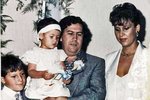 Pablo Escobar s manželkou, dcerou a synem.