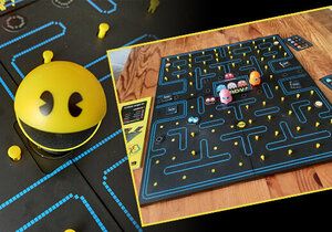Deskova hra Pac-Man.