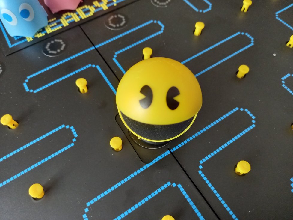 Deskova hra Pac-Man.