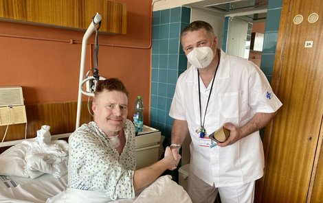 Pavlovi Psotovi gratuloval k uzdravení ředitel nemocnice Martin Pavlík.