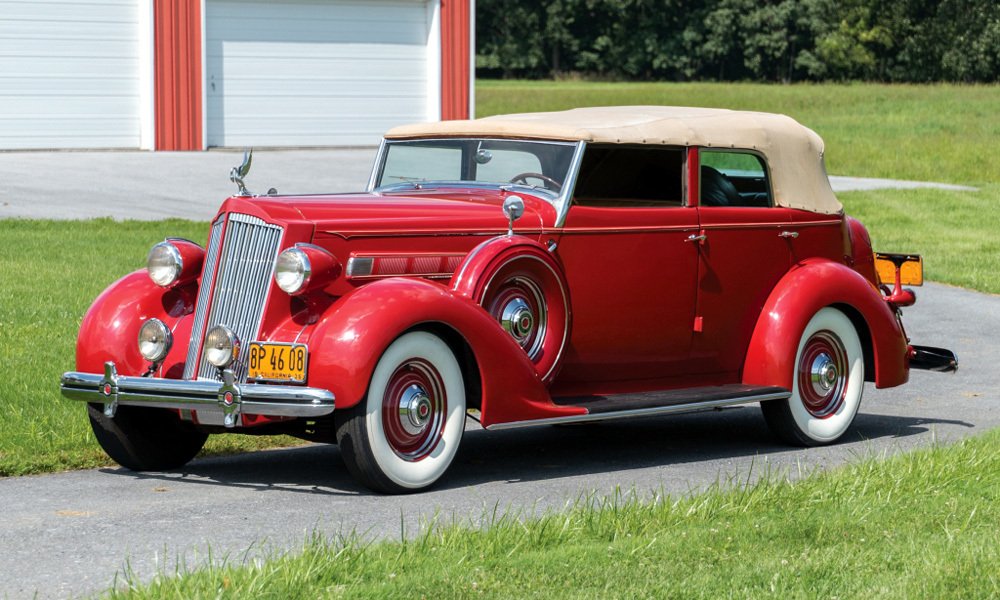 V roce 1936 byla nabídka modelů Packard 120 rozšířena o čtyřdveřový kabriolet Convertible Sedan, který se s cenou 1 395 dolarů stal nejdražším modelem celé řady.