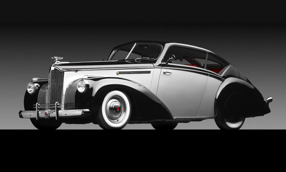 Zajímavé kupé Packard 120 Custom Aero-Coupe z roku 1941 mělo splývavou záď a světlomety zapuštěné do kapkovitých blatníků.