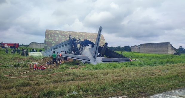 V Indii se během přistání zřítil vojenský letoun Antonov An-32.