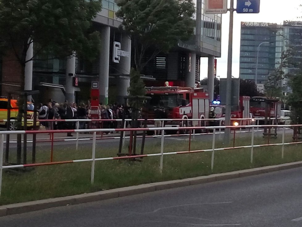 Pád osoby do kolejiště zastavil metro na lince C.