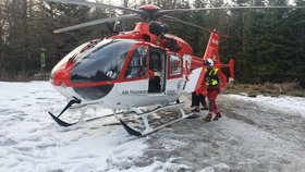 Turistka se zranila v údolí Bílé Opavy: Lékař za ní musel slanit z vrtulníku 