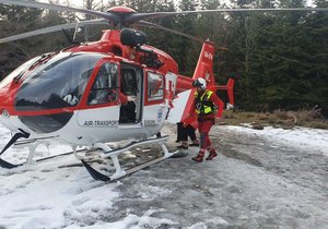 Letečtí záchranáři zasahovali v údolí Bílé Opavy na Bruntálsku.