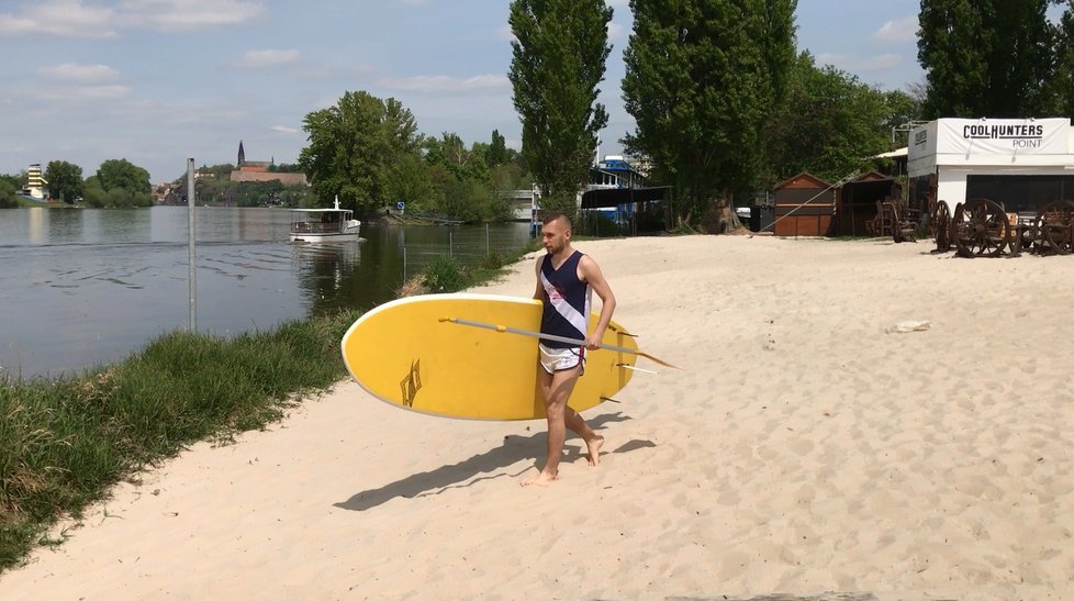 Na paddleboardu si užijete netradiční pohled na Prahu z Vltavy