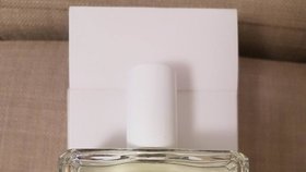 Příklady padělků parfémů, které se v posledních letech podařilo zabavit úředníkům v Česku.
