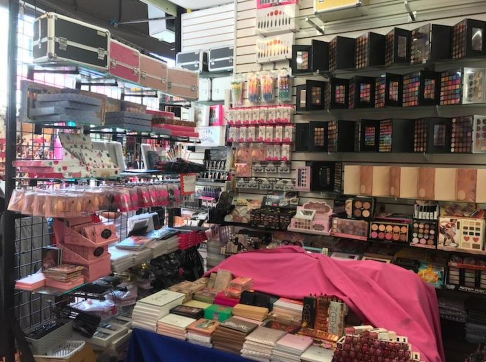 Zátah na padělanou kosmetiku v Los Angeles