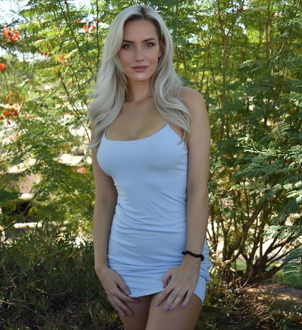 Paige Spiranacová je ozdobou každého golfového hřiště