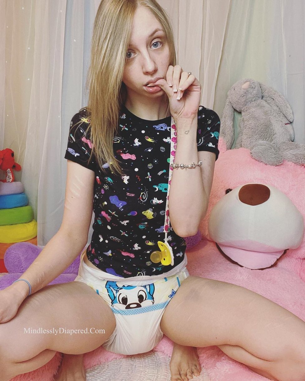 Paigey Miller vyznává úchylku ABDL (adult baby/diaper lover). Ráda se obléká jako miminko a počůrává se.