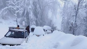 Sněhová bouře překvapila Pákistán (8.1.2022)