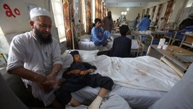 Zranění po sebevražedném útoku v Pákistánu