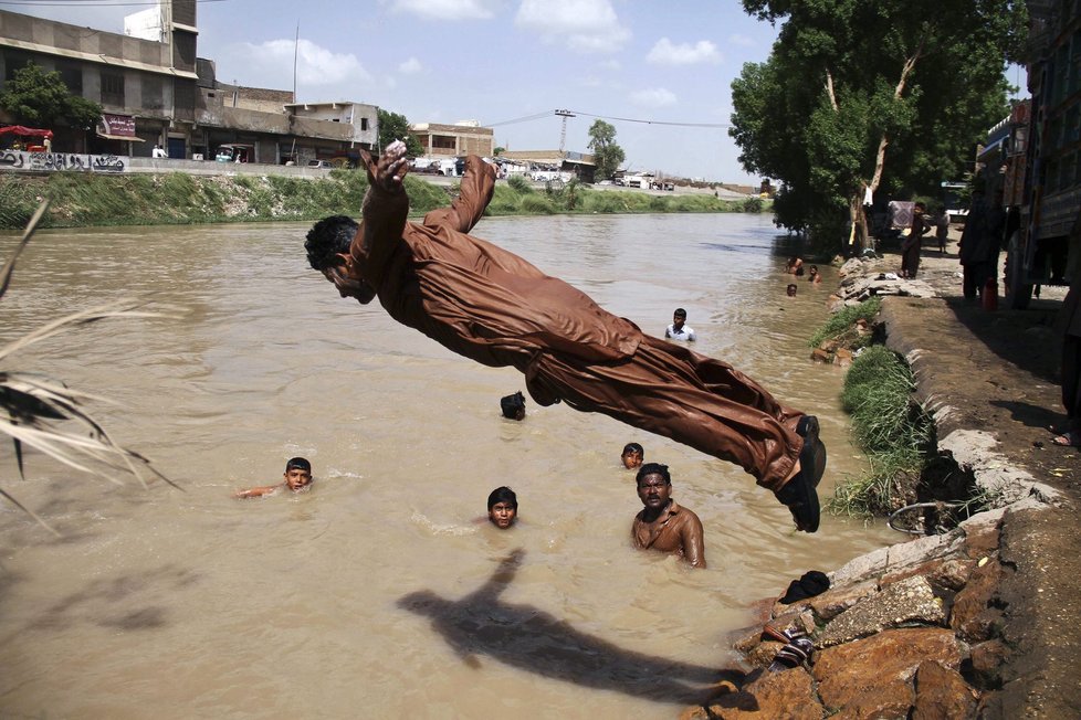 Pákistán zasáhla vlna veder, zemřelo více než 120 lidí