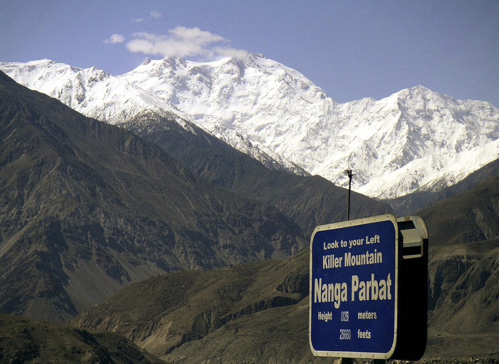 K masakru došlo u základního táboru na devátý nejvyšší vrchol světa Nanga Parbat