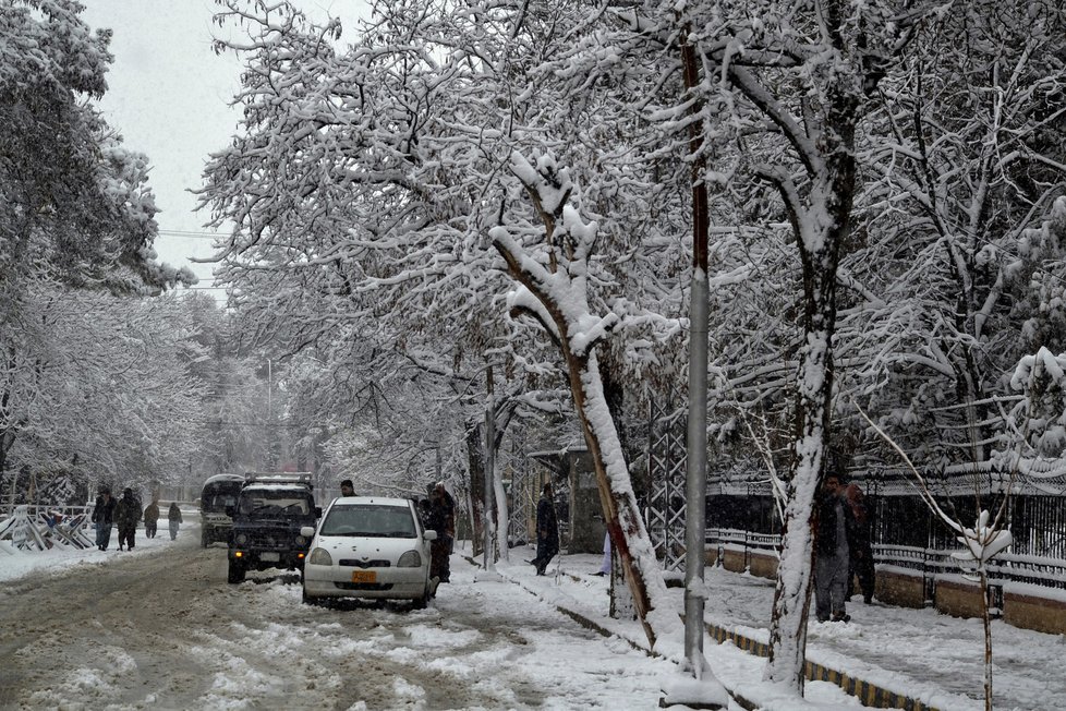 Sesuvy lavin v pákistánském Kašmíru si vyžádaly 57 obětí.