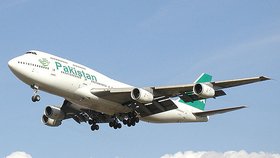 Letadlo Pákistánských aerolinií muselo nouzově přistát ve Švédsku
