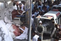 Masakr v Pákistánu: Ozbrojenci vyvraždili autobus plný lidí
