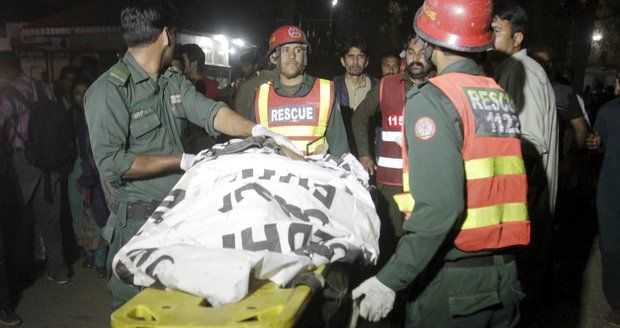 Výbuch na Velikonoce: Táliban zabil nejméně 69 Pákistánců, hlavně ženy a děti