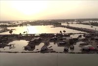 „Klimatický masakr nevídaných rozměrů.“ Záplavy v Pákistánu mají přes 1300 obětí a zděsily šéfa OSN