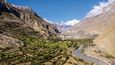 Vesnice Arando leží na konci údolí řeky Shigar, obklopena ledovci a příkrými svahy okolních hor