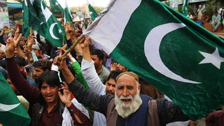 Hormuzský průliv jeo slabina světové ekonomiky. Deset států by dlouhá blokáda srazila na kolena Hormuzský průliv jeo slabina světové ekonomiky. Deset států by dlouhá blokáda srazila na kolena