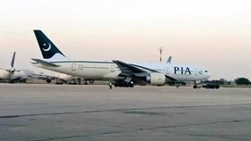 Pákistánské aerolinky nařídily svým letuškám, že musí zhubnout.