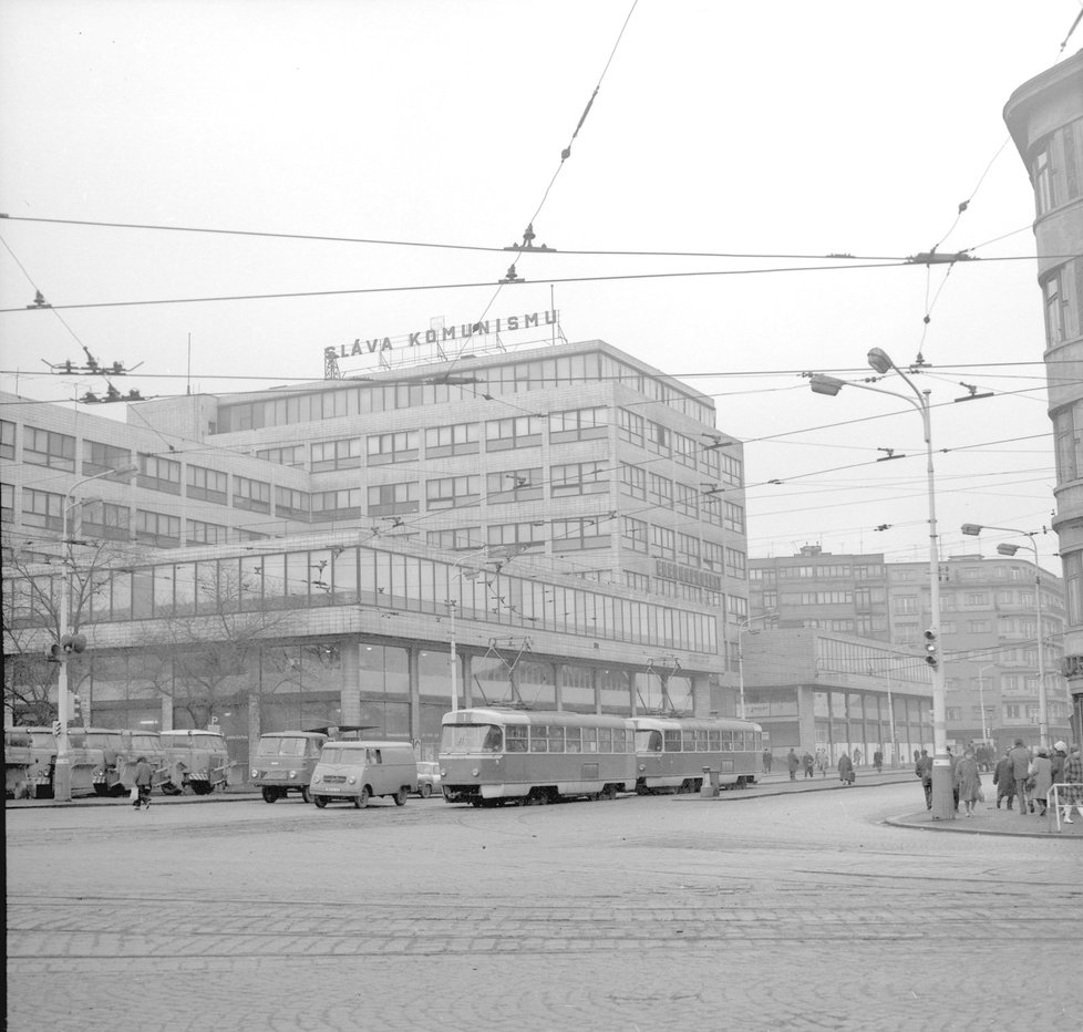 Budova energetiků a dopravního podniku roku 1971