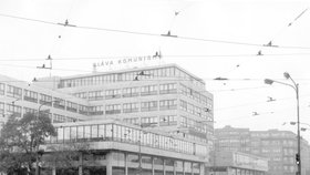 Komunistická éra a budova Elektrických podniků, rok 1963.