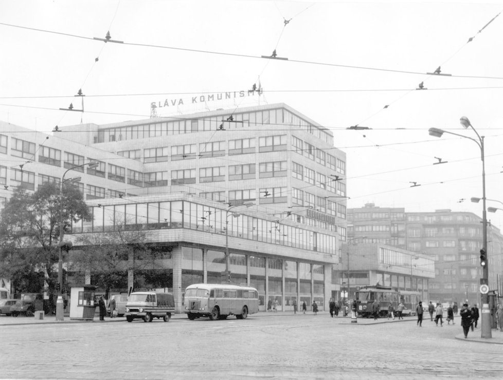 Komunistická éra a budova Elektrických podniků, rok 1963.