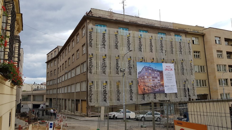 Rekonstrukce paláce Jalta soukromou společností trvala necelé tři roky.