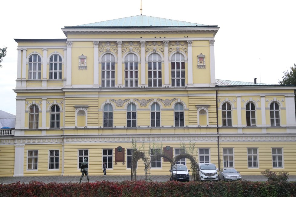 Palác Žofín na Slovanském ostrově v Praze.
