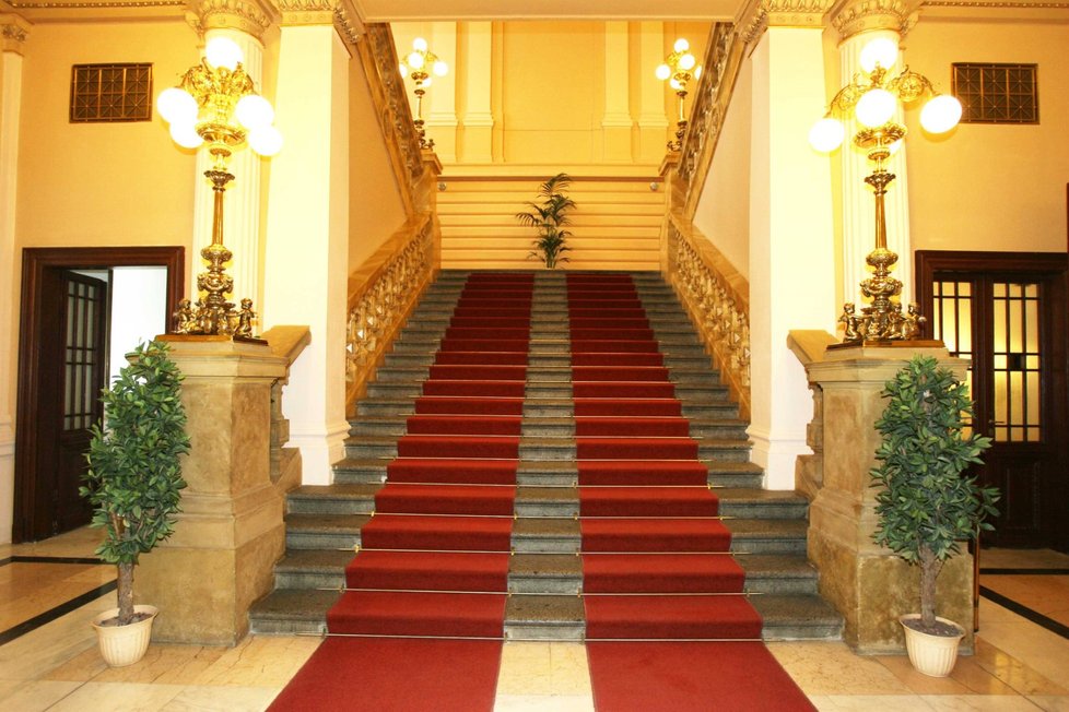 Palác Žofín na Slovanském ostrově v Praze.