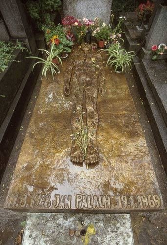 Hrob Jana Palacha na Olšanských hřbitovech v Praze