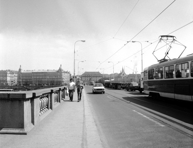 Provoz na Palackého mostě roku 1983